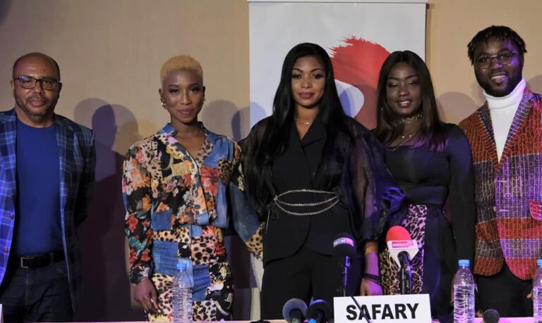 Le trio Safary et les représentants de Sony Music en Afrique de l'Ouest (Photo) : Facebook Officiel.