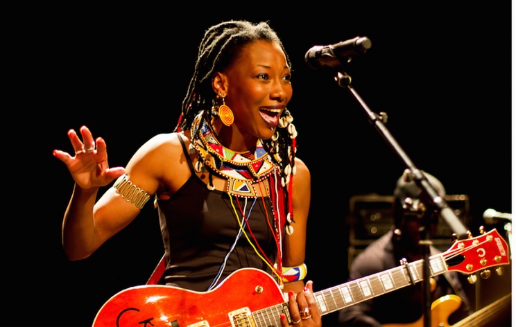 La chanteuse malienne Fatoumata Diawara, artiste Wagram Stories.