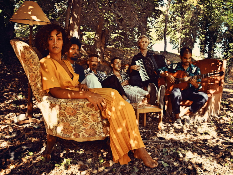 (Photo) : le groupe Ayom /Angola-Brésil-Grèce-Italie
