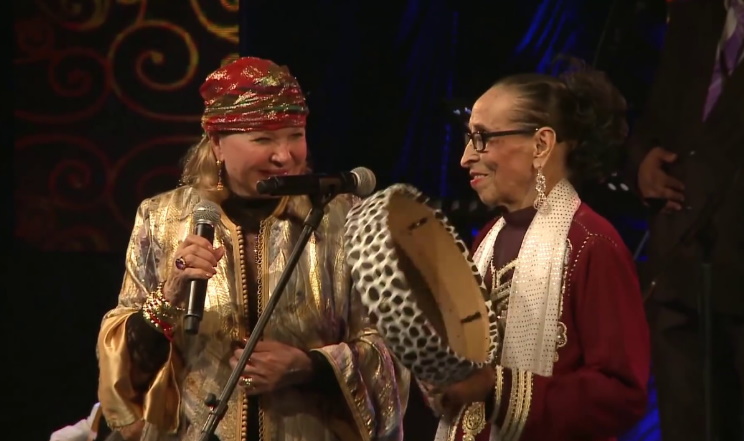 Agée de 88 ans, la légende vivante fera un ultime concert en duo avec Raymonde El Bidaouia lors de la 15ème édition du festival des Andalousies Atlantiques, à Essaouira