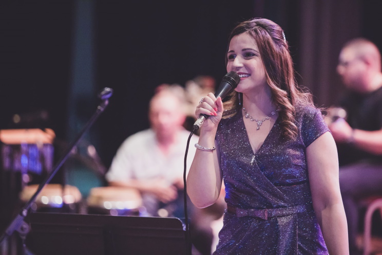La jeune chanteuse algérienne Nawel Mebarek (Photo) : Facebook Officielle