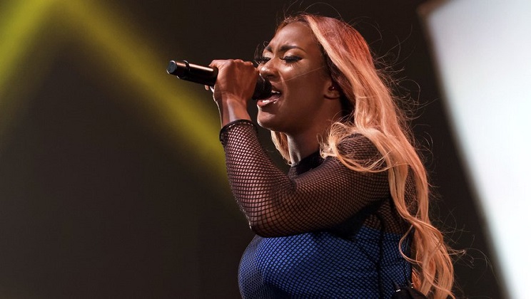 Aya Nakumara, une des artistes de Warner Music. (Source photo) : ladepeche.fr