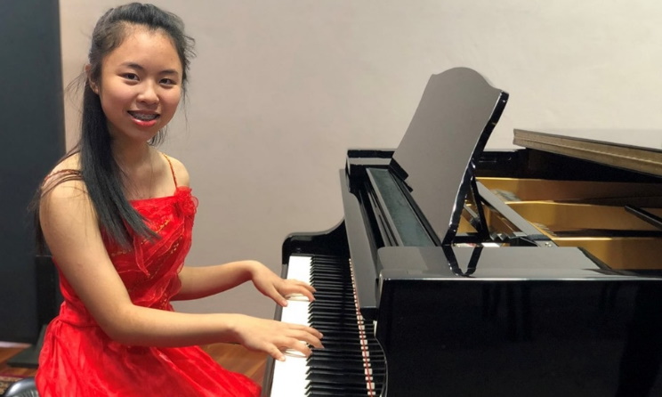 Pianist Chi-Chi Juan received first prize and a gold medal.
