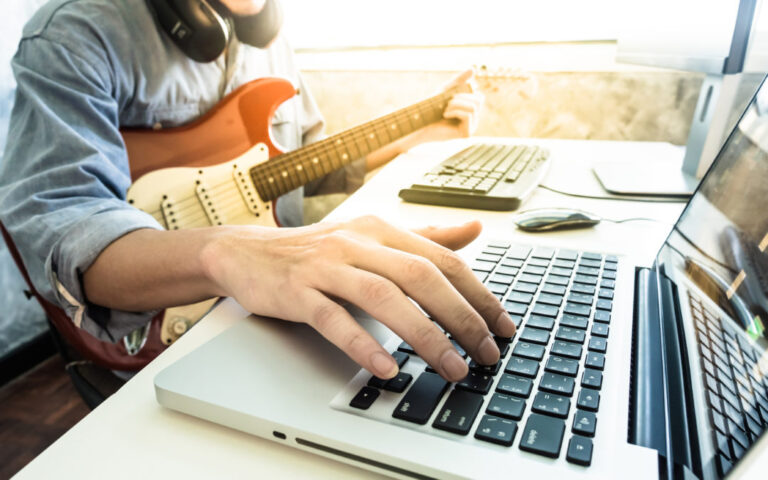 New affiliates who join before 30 June 2021 will be awarded a $10 sign-up bonus in addition to the standard earnings.