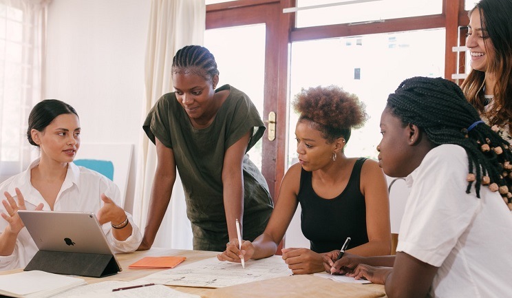 Wagram Stories recrute un contrôleur de gestion expérimenté (F/H). Photo : RF_studio via Pexels.