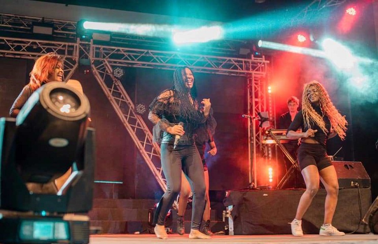 Charlotte Dipanda lors d'un concert en décembre 2019 à Douala, Cameroun. (Photo) : Didier Lefa Photography.