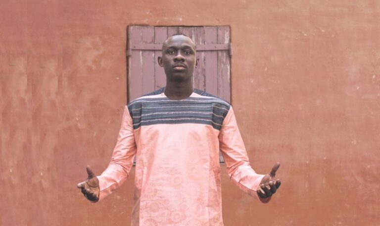 Le chanteur sénégalais Pape Diouf sur scène (Photo) : Facebook Officiel.