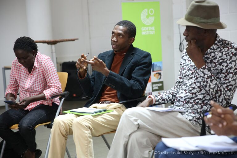 Moment de discussion lors du salon journalistique Ndadje 2020 (Photo) : Stéphanie Nikolaïdis.