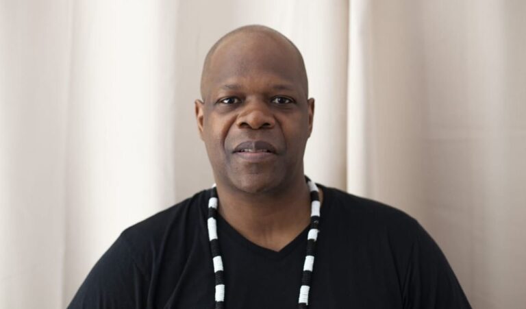 Le journaliste camerounais Amobé Mévégué (Photo) : senego.com