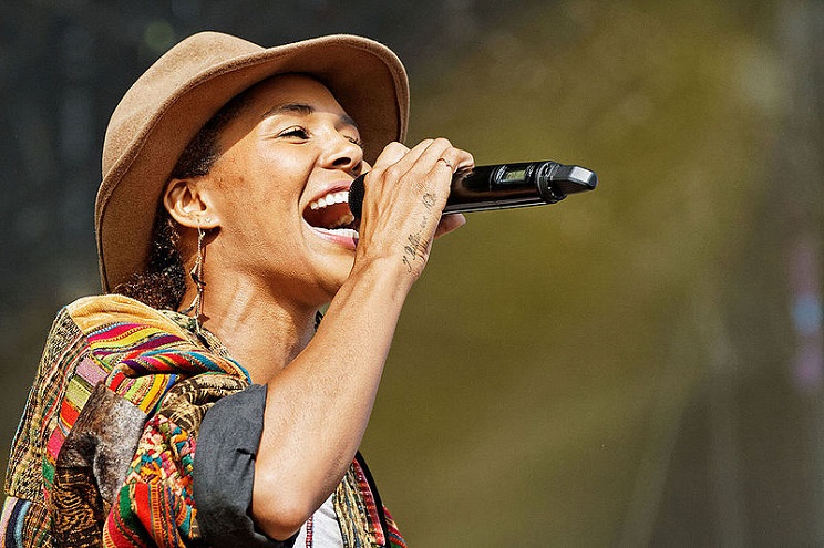 La chanteuse d'origine nigériane Ayo. (Photo) : Thesupermat.