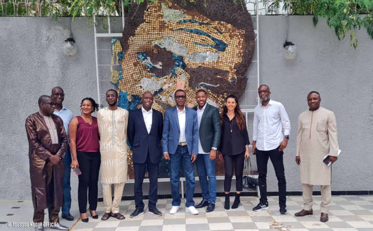 (Photo) : Youssou N'Dour et son équipe.