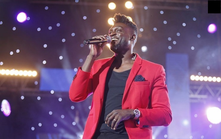 Le chanteur Corneille lors d'un concert en 2017. (Photo) : BestImage