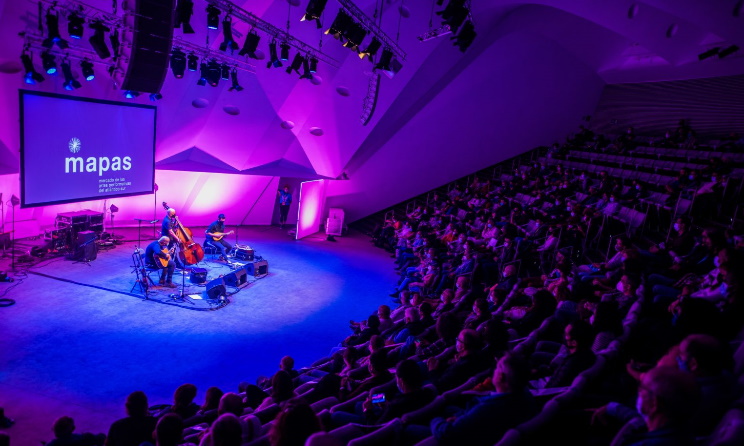 The open call is intended for individuals, companies, groups and professional collectives who work professionally in the disciplines of music, theatre, dance, circus and street arts. Photo: MAPAS