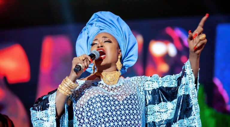 (Photo) : Oumou Sangaré sur scène.