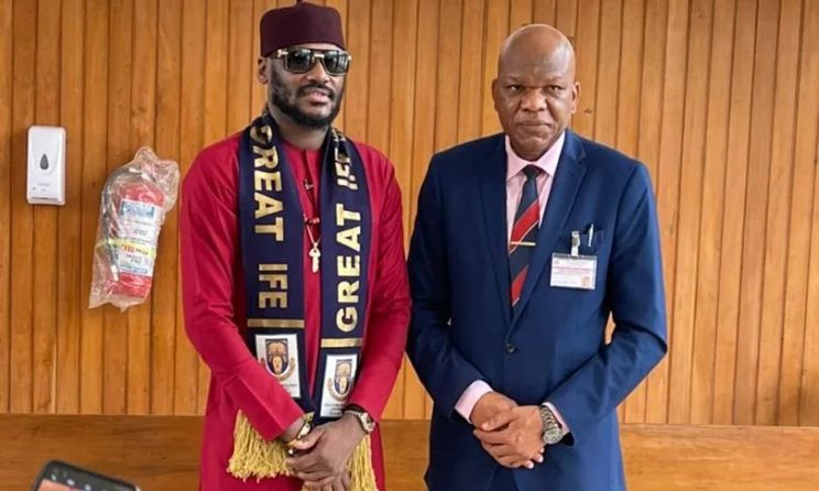 2Baba and OAU vice-chancellor Prof Eyitope Ogunbodede.