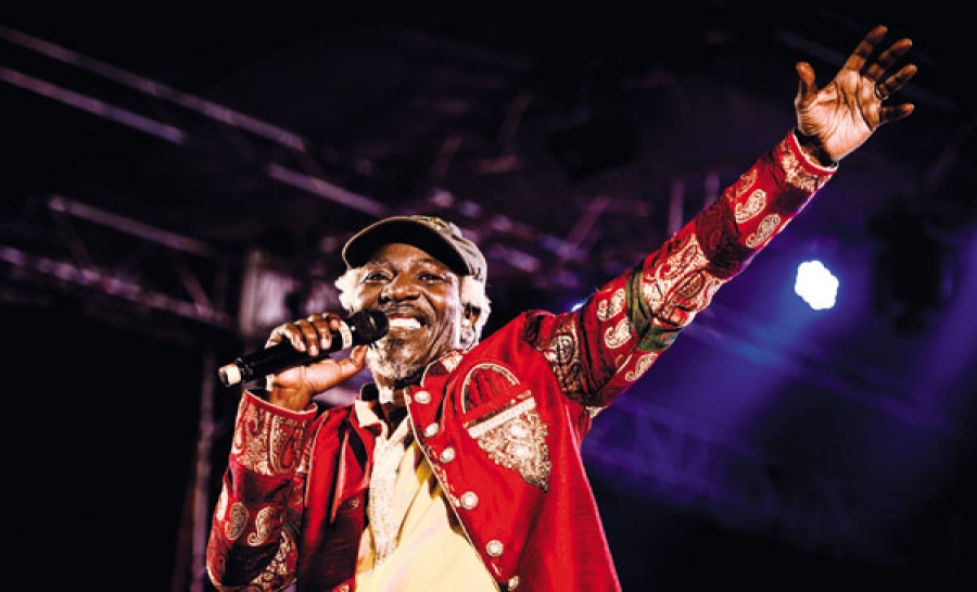 (Photo) : Alpha Blondy sur scène.