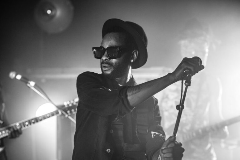 (Photo) : le groupe Bantou Mentale sur la scène des Trans Musicales en 2019.
