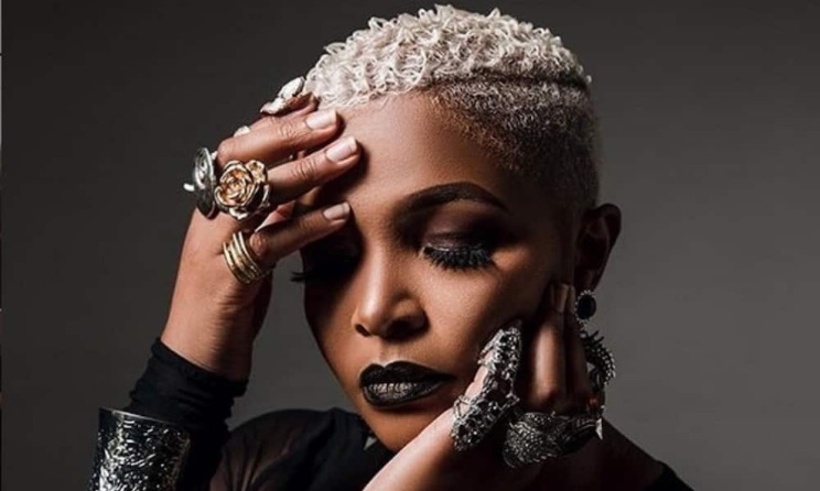 Simphiwe Dana.