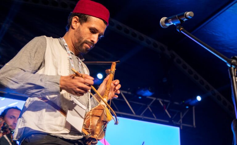(Photo) : le Dendri Stambeli Movement sur la scène de la conférence ACCES de la Fondation Music in Africa.