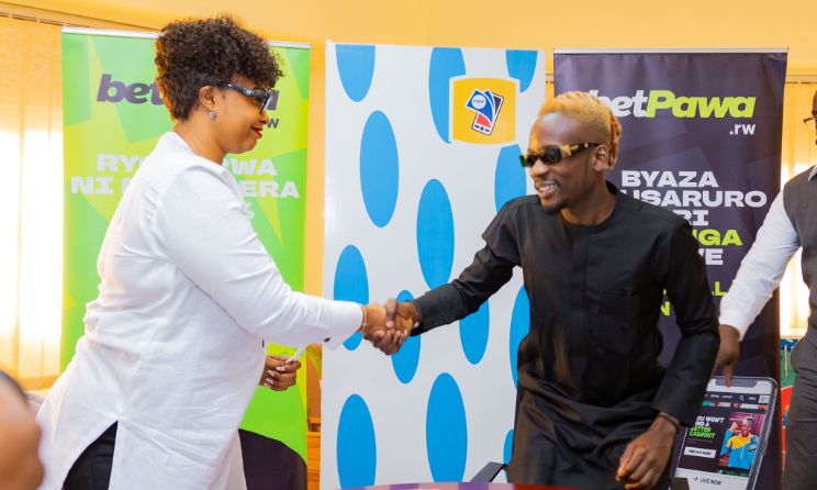 Mobile Money Rwanda CEO Chantal Umutoni Kagame and Mr Eazi during the signing ceremony in Kigali on 24 June.