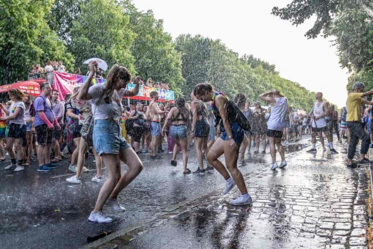 La nouvelle Rave the Planet Parade aura pour objectif d'être la nouvelle version berlinoise de la célèbre Love Parade, qui s'est tenue pour la dernière fois dans la capitale allemande en 2006 avec une participation de 1,2 million de personnes.