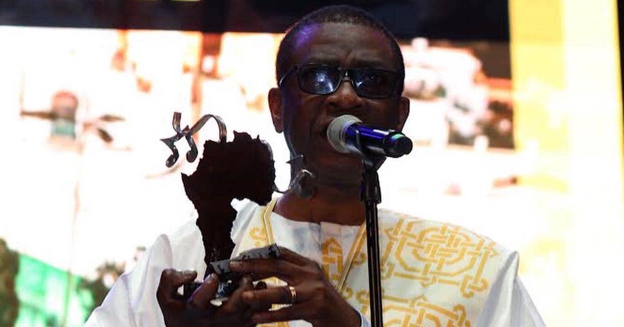 (Photo) : Youssou N'Dour et son prix La Mar de Músicas 2022.
