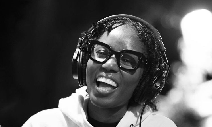 MzVee.