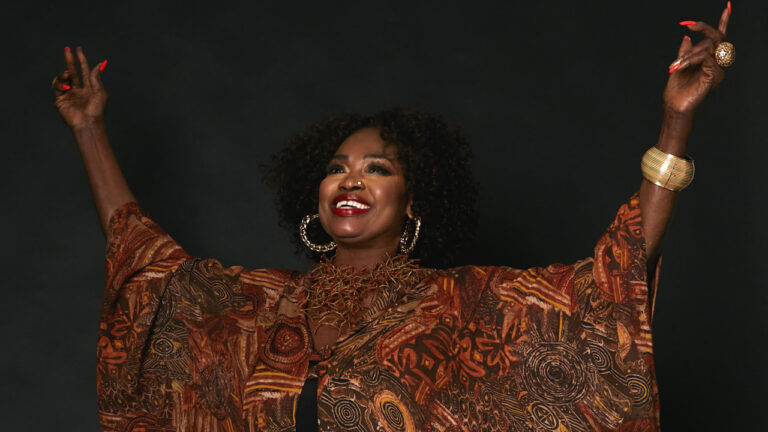 (Photo) : la chanteuse Oumou Sangaré sera à l'Apollo Theatre de New York le 20 octobre.