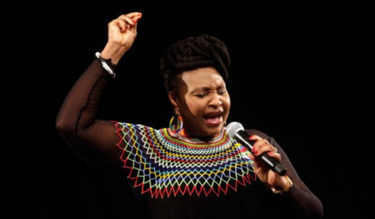 La musicienne sud-africaine et vice-présidente de la CISAC, Yvonne Chaka Chaka.