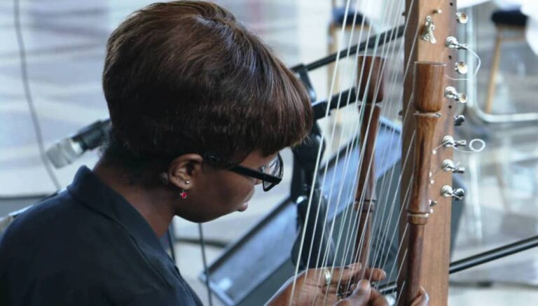 (Photo) : une joueuse de kora.