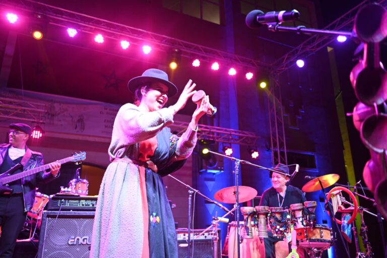 (Photo) : Soukaina Fahsi au Festival International des Nomades 2022.