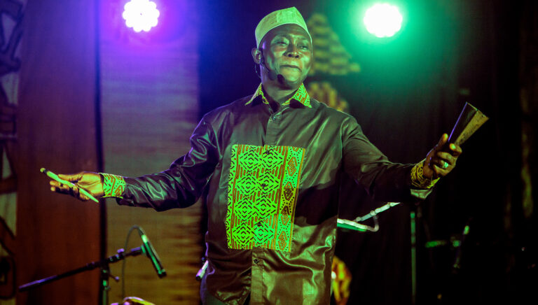 (Photo) : spectacle sur la scène de l'Institut Français du Togo - Moïse Pak.