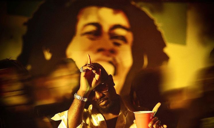 A still from the video of the new rendition of Bob Marley’s Stir It Up featuring Sarkodie.