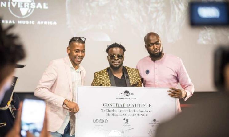 (Photo) : signature du chanteur Locko chez Universal Music Africa.