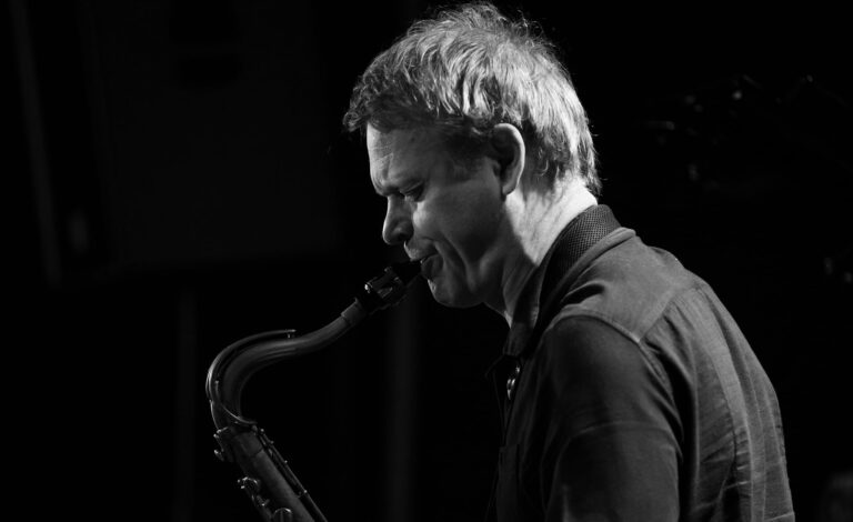 (Photo by Roger Vantilt) : saxophoniste Toine Thys