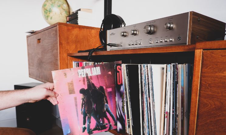 2.32 million vinyl albums were sold in the week ending December 2022. Photo: Jurian Kersten