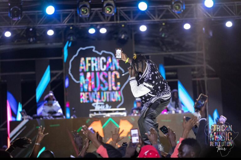 (Photo) : ambiance à l'African Music Revolution.