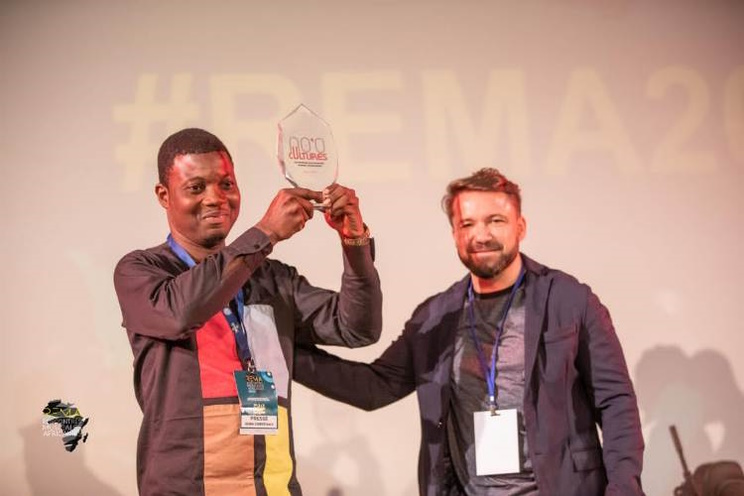 Le journaliste culturel Christian Guéhi vainqueur du grand prix de la critique d’art en Afrique décerné par NO’O Cultures le 3 décembre 2022 (Photo) : DR