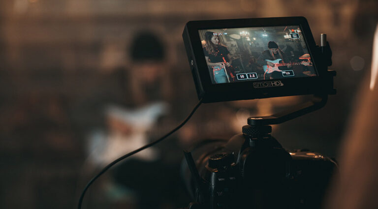 (Photo) : JBP Films recrute un(e) stagiaire en montage et étalonnage de vidéo.
