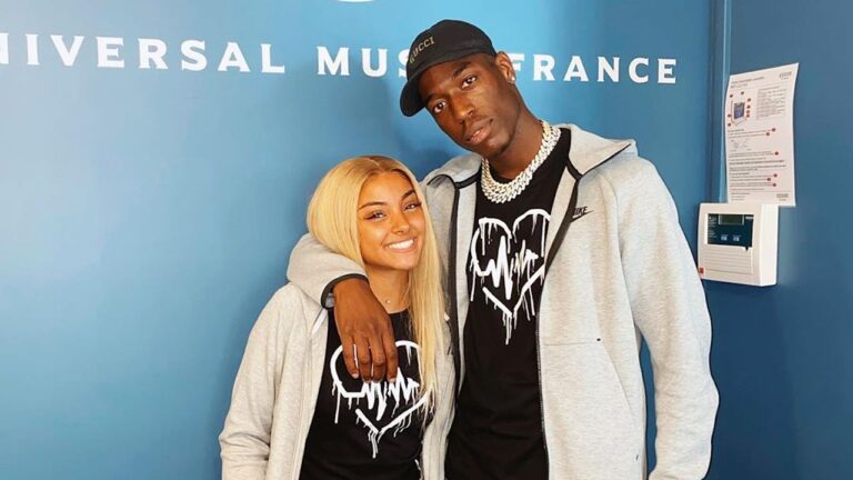 (Photo) : l'artiste Wejdene dans les locaux d'Universal Music France.
