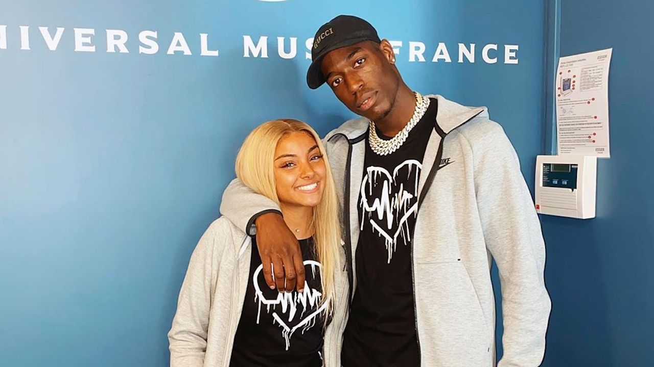 (Photo) : l'artiste Wejdene dans les locaux d'Universal Music France.