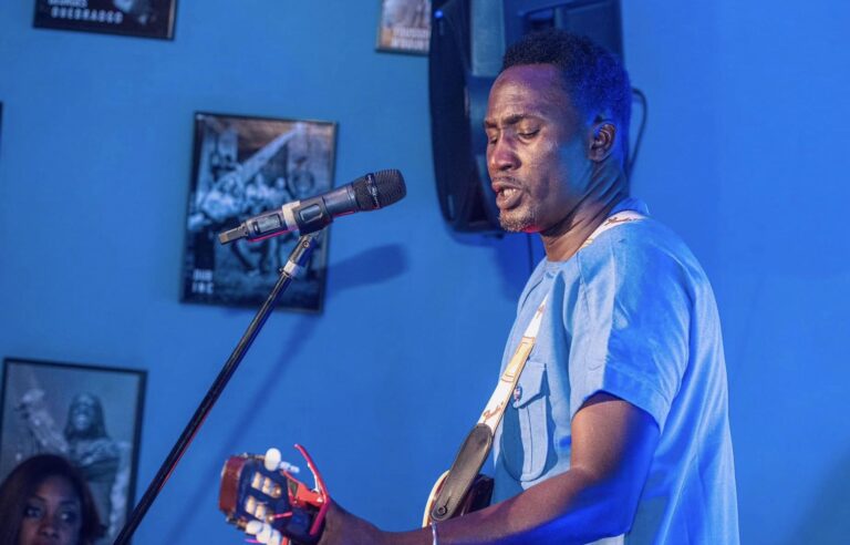 (Photo) : le musicien burkinabé Alif Naaba.