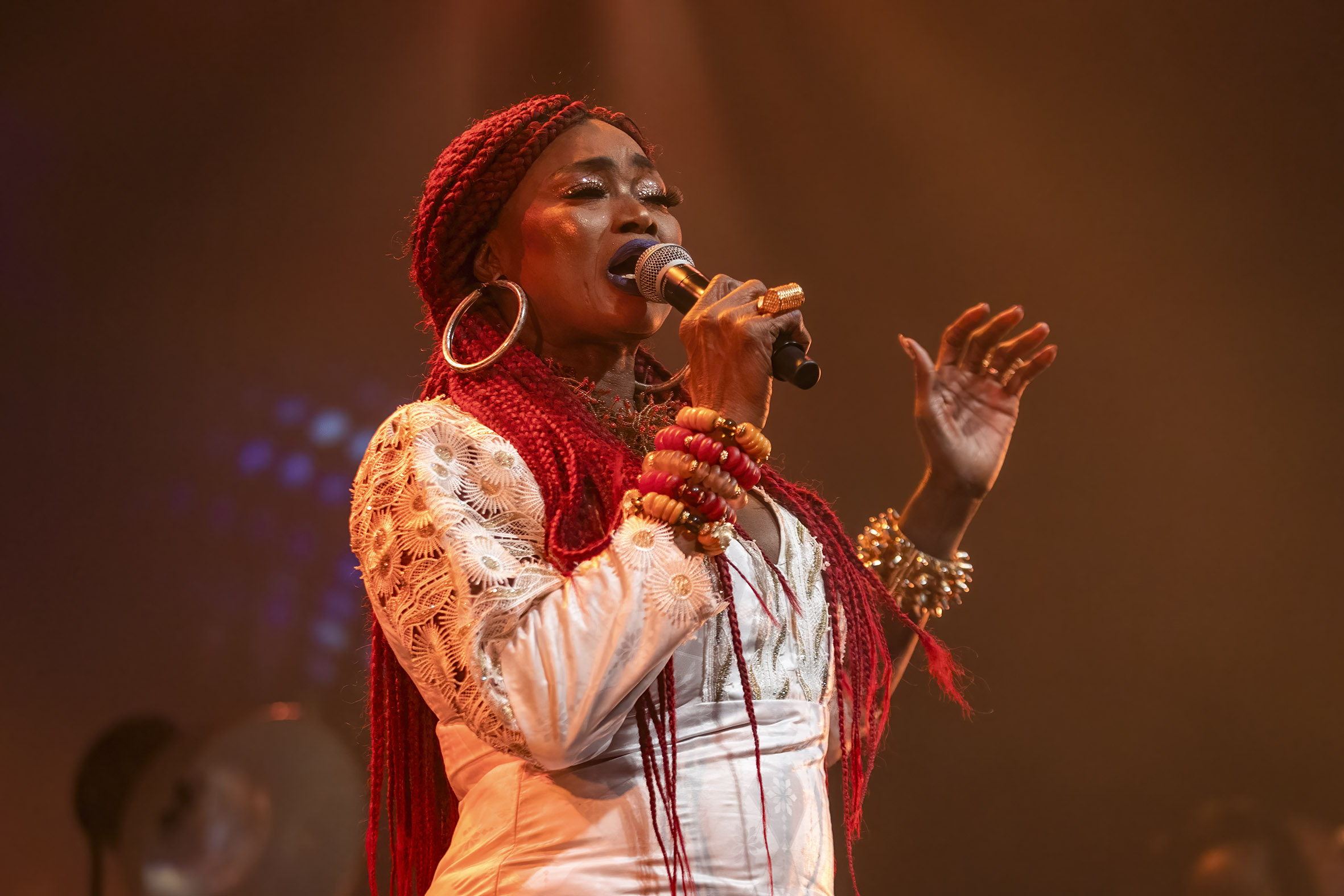 (Photo) : la chanteuse malienne Oumou Sangaré, pensionnaire d'IDOL.