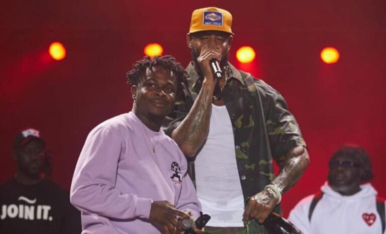 (Photo) : Booba sur scène avec Didi B au FEMUA 2023.