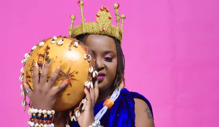 (Photo) : la chanteuse bénino-nigériane Koody Fagbemi.