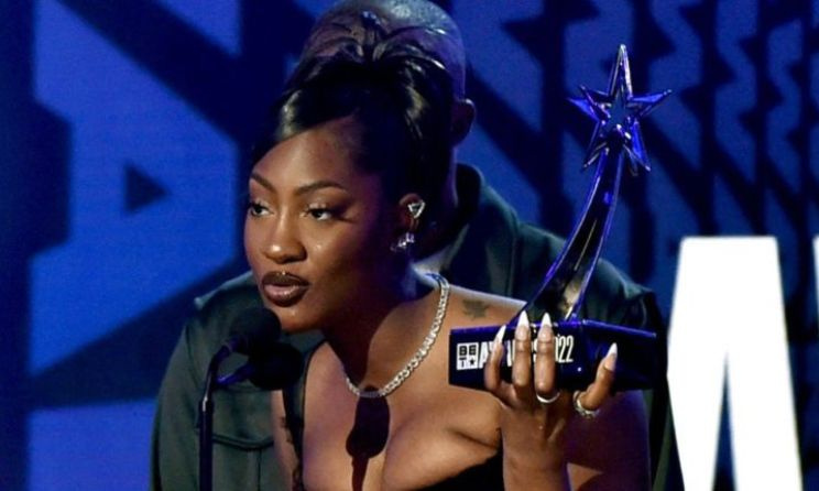 Tems won the Best Collaboration Award for her appearance on Future’s ‘Wait for U’ featuring Drake.
