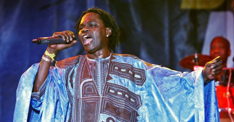 (Photo) : la star sénégalaise Baaba Maal sur scène.