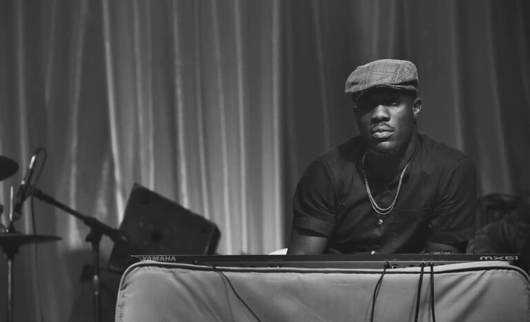 (Photo) : le producteur de musiques urbaines Akatche.