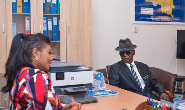 Jeannot Bombenga lors d'un entretien avec Barbara Kanam, DG du Fond de Promotion de la Culture en RDC