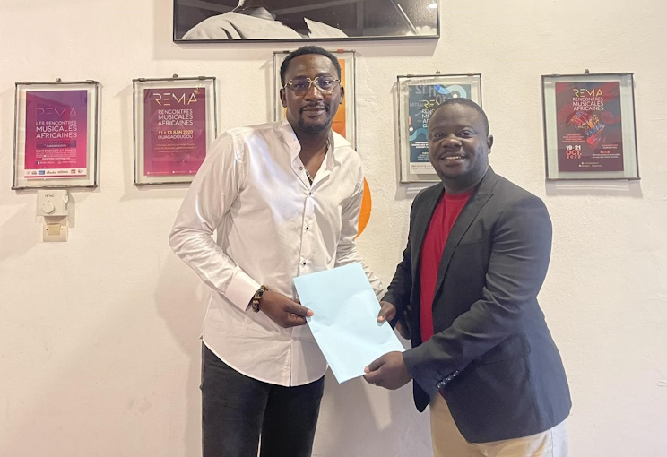 Le célèbre chanteur et promoteur des Rencontres Musicales Africaines, Alif Naaba et Eustache Agboton, président de l'Association Nord Ouest Cultures et responsable éditorial de noocultures.info